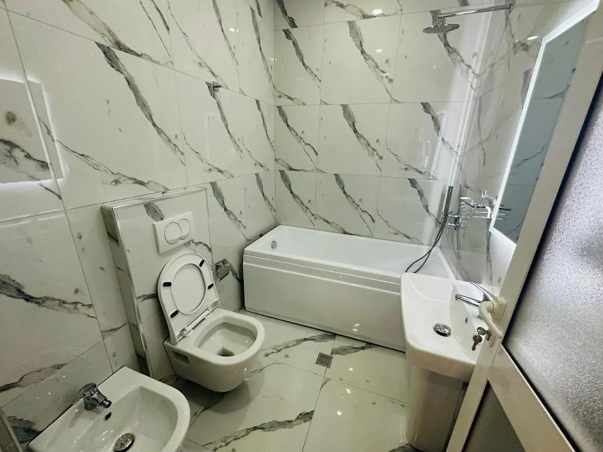 Ujvara Hotel Golem