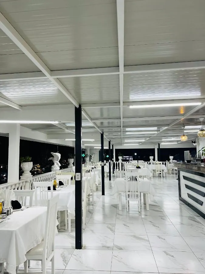 Ujvara Hotel Golem