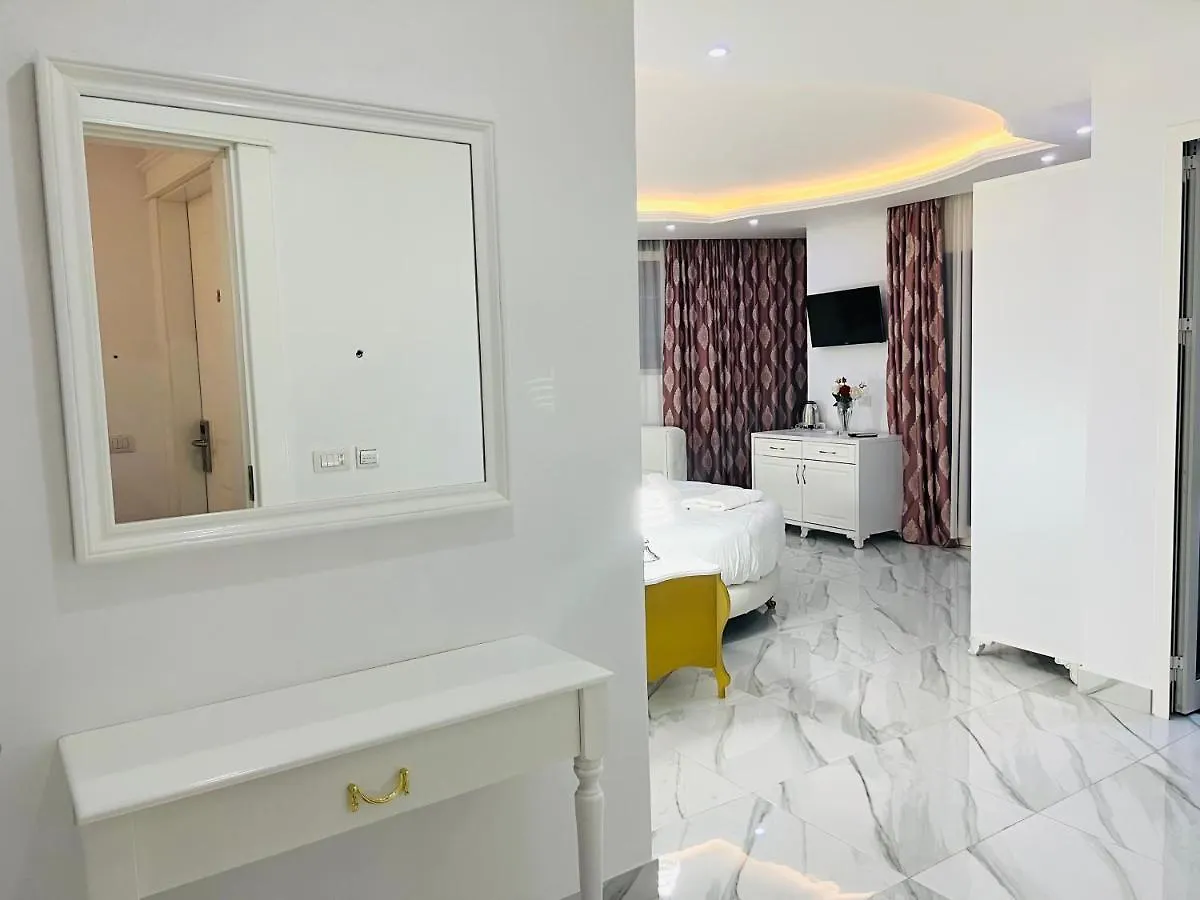 Ujvara Hotel Golem