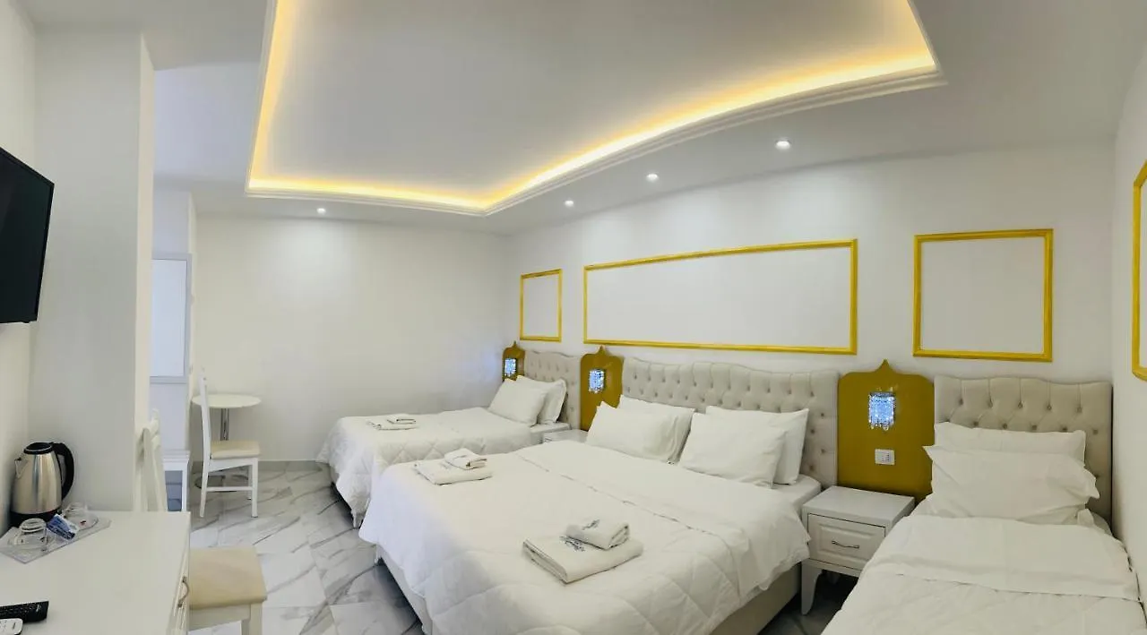 Ujvara Hotel Golem