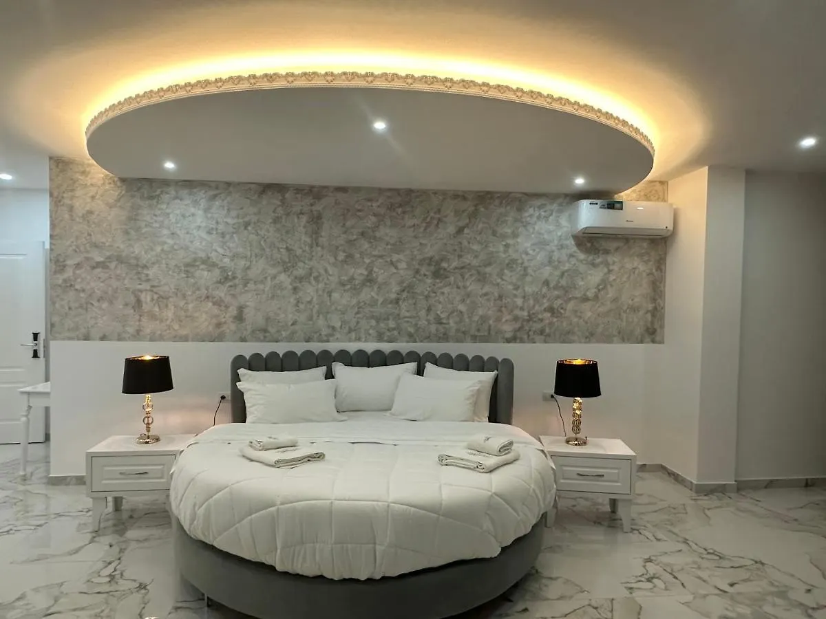 Ujvara Hotel Golem