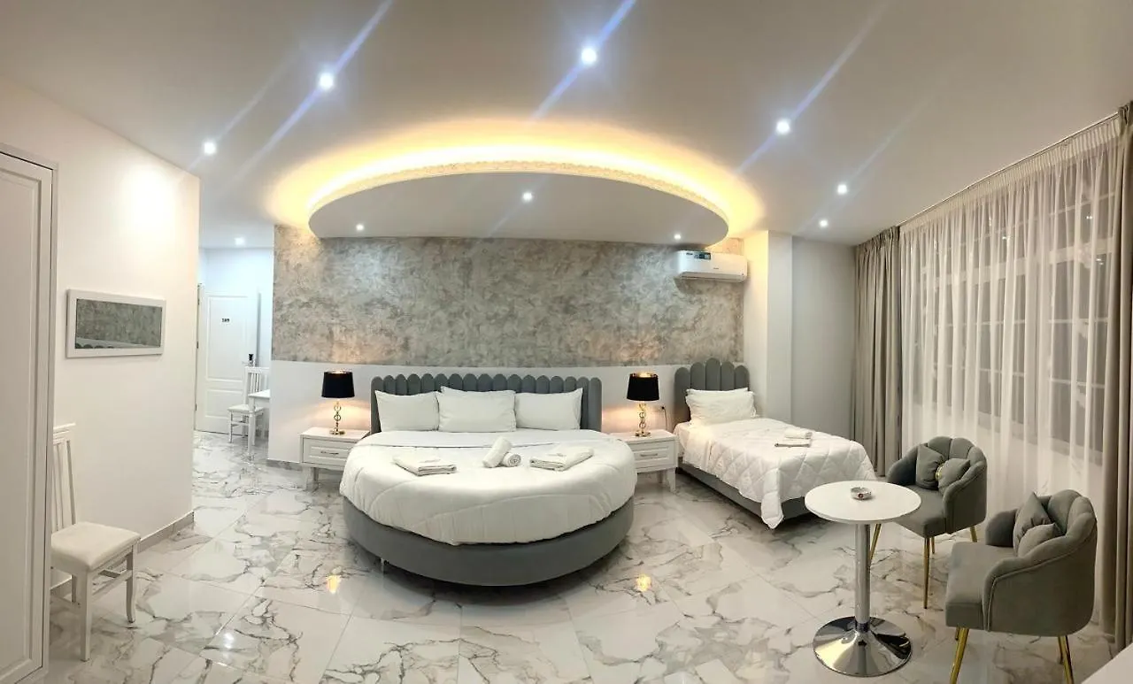 Ujvara Hotel Golem  Golem (Tirana)