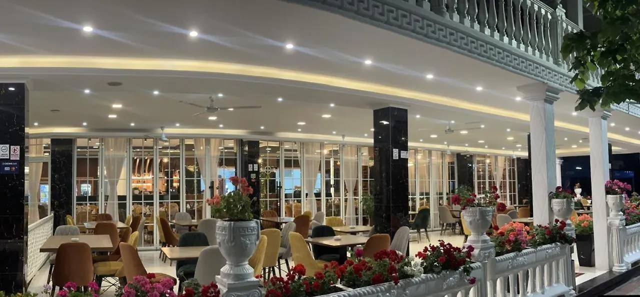 Ujvara Hotel Golem
