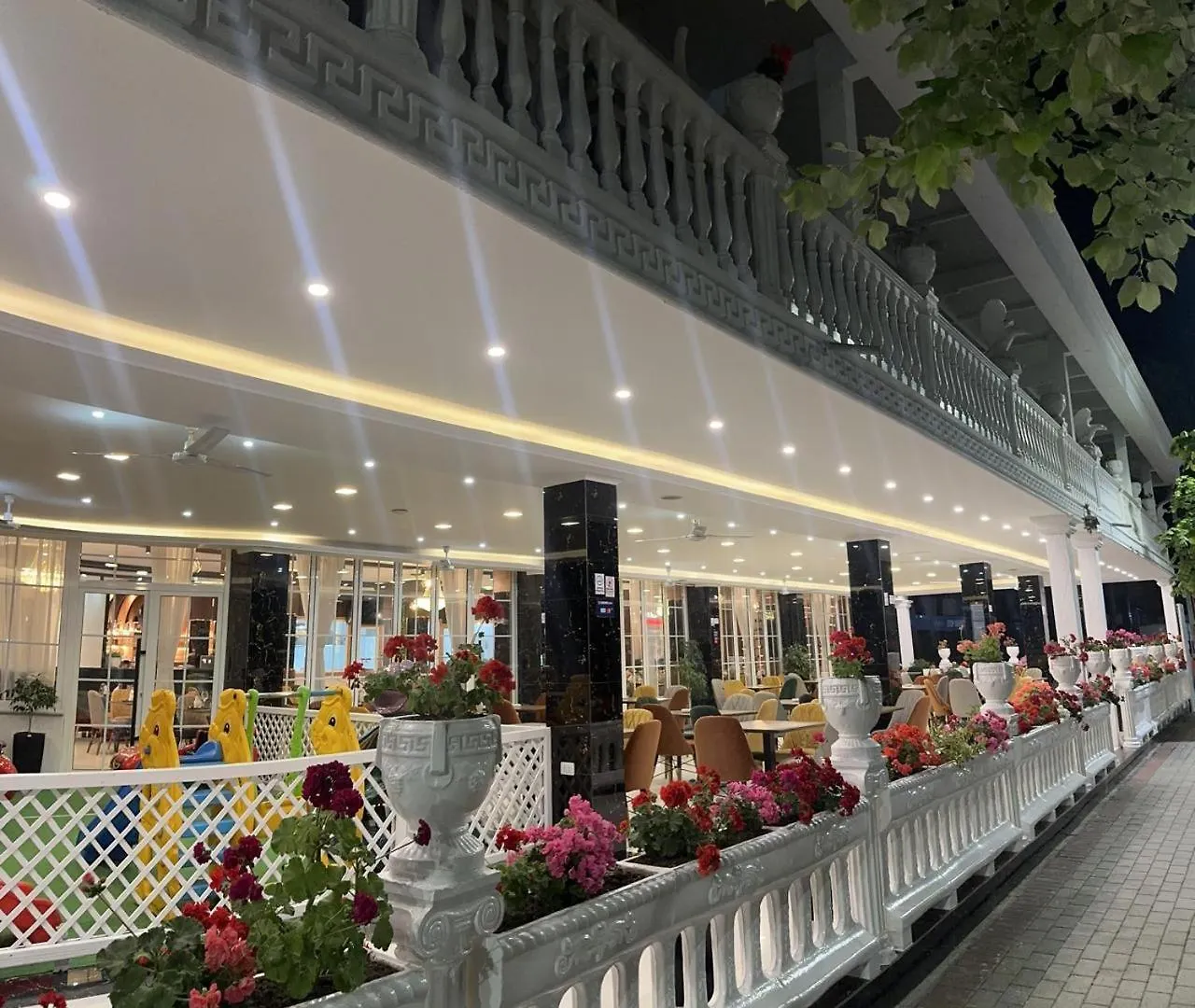 Ujvara Hotel Golem  Golem (Tirana)
